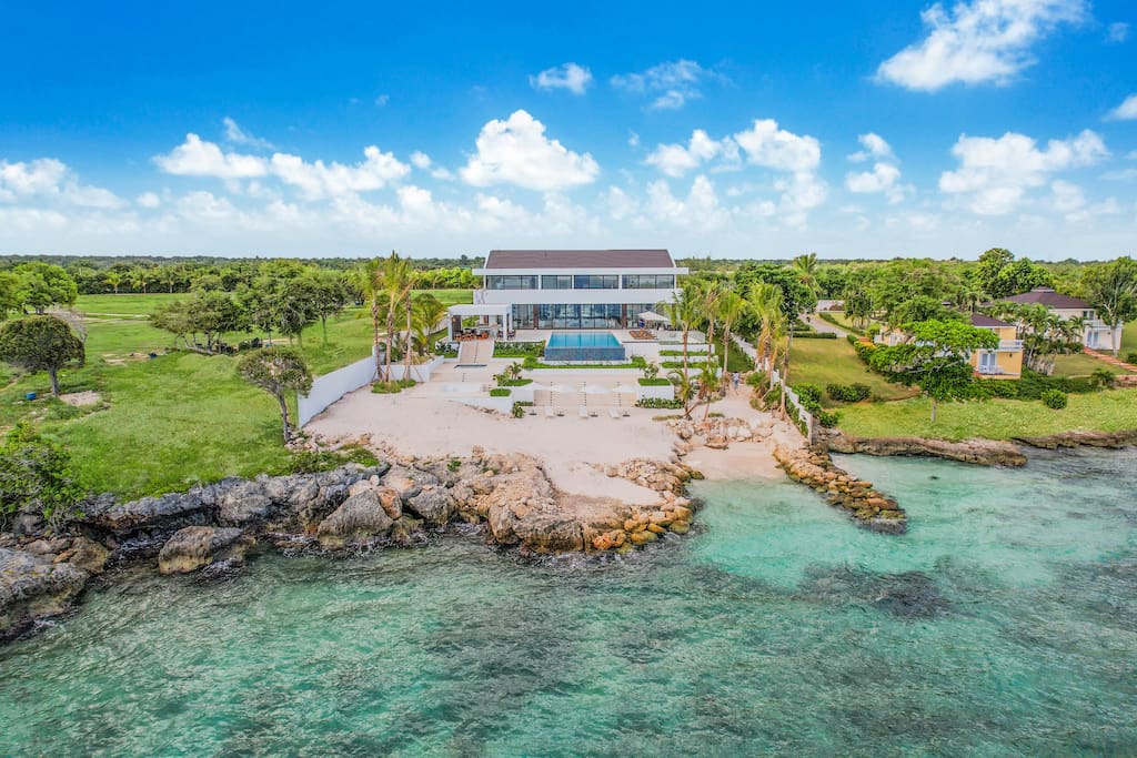 Exclusive Oceanfront Casa de Campo Villa with Private Beach, Huge Pool & Full Staff - Caleton Villas in Cap Cana